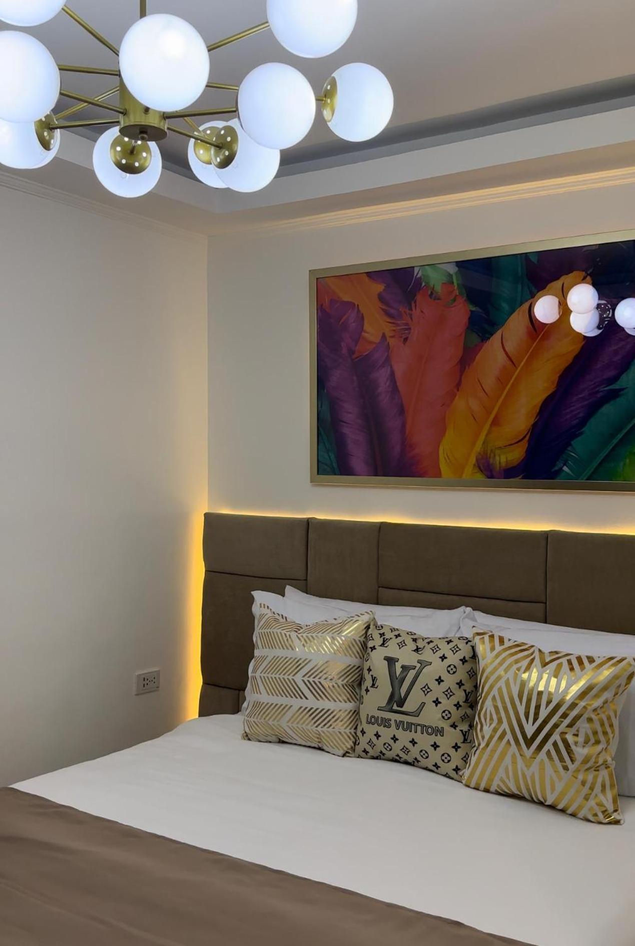 Isabelle Royale Suites Makati Manille Extérieur photo